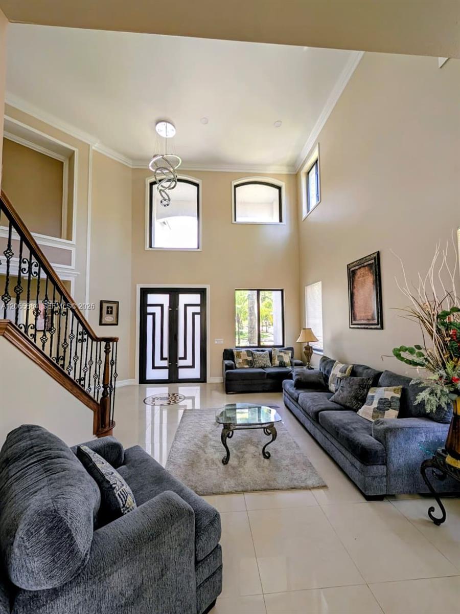 1073 Allamanda Way Property Photo 4