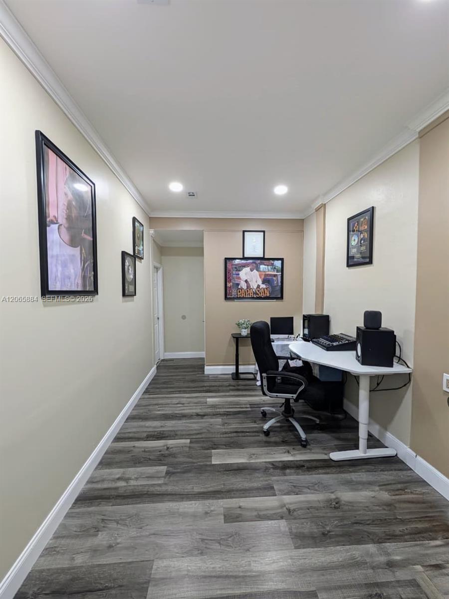 1073 Allamanda Way Property Photo 8