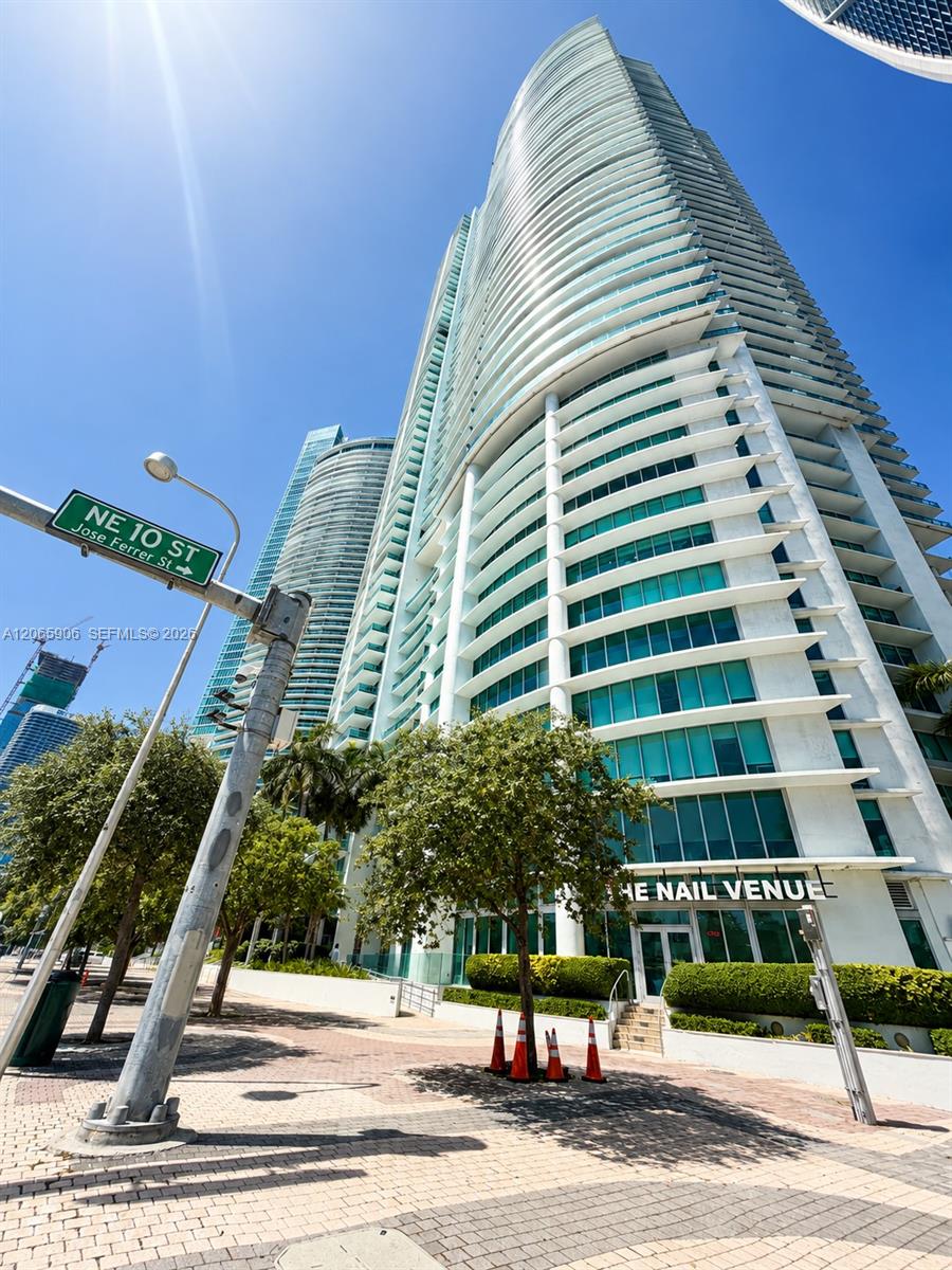 900 Biscayne Boulevard 4410 Property Photo 2