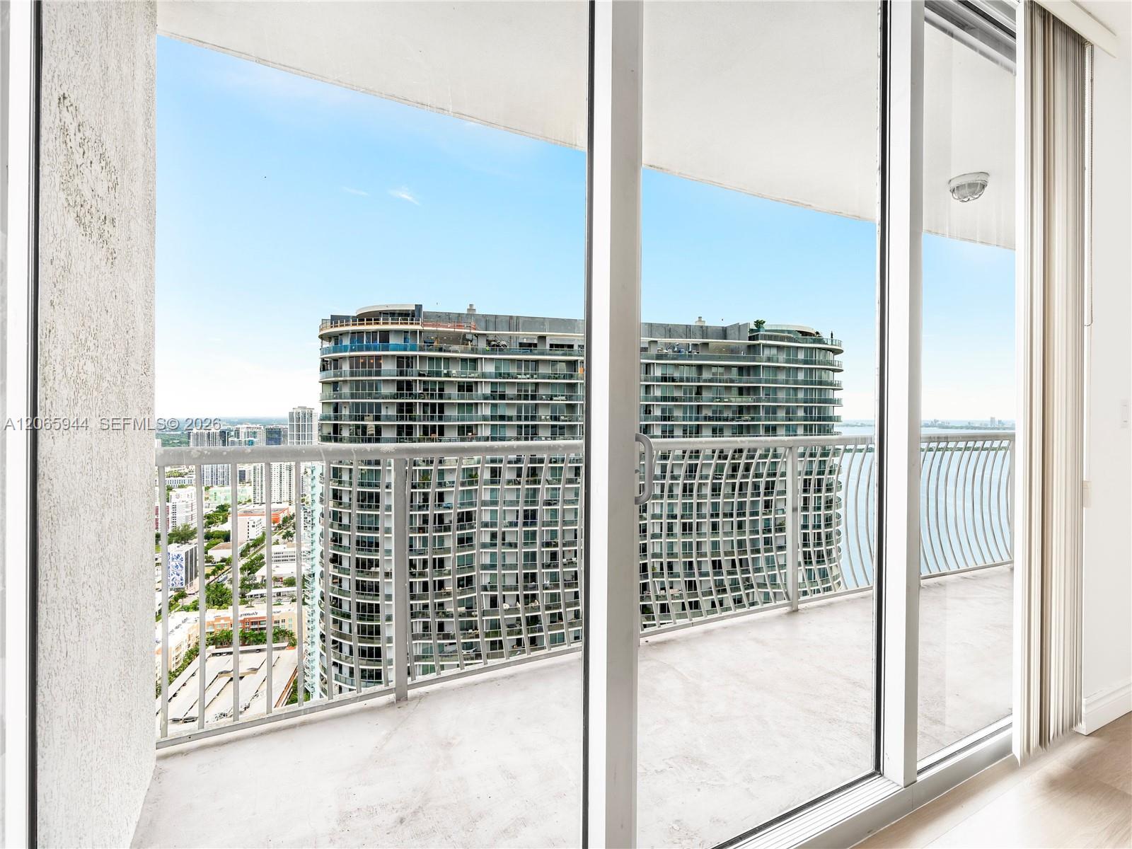 1750 N Bayshore Drive Ph-5309 Property Photo 11