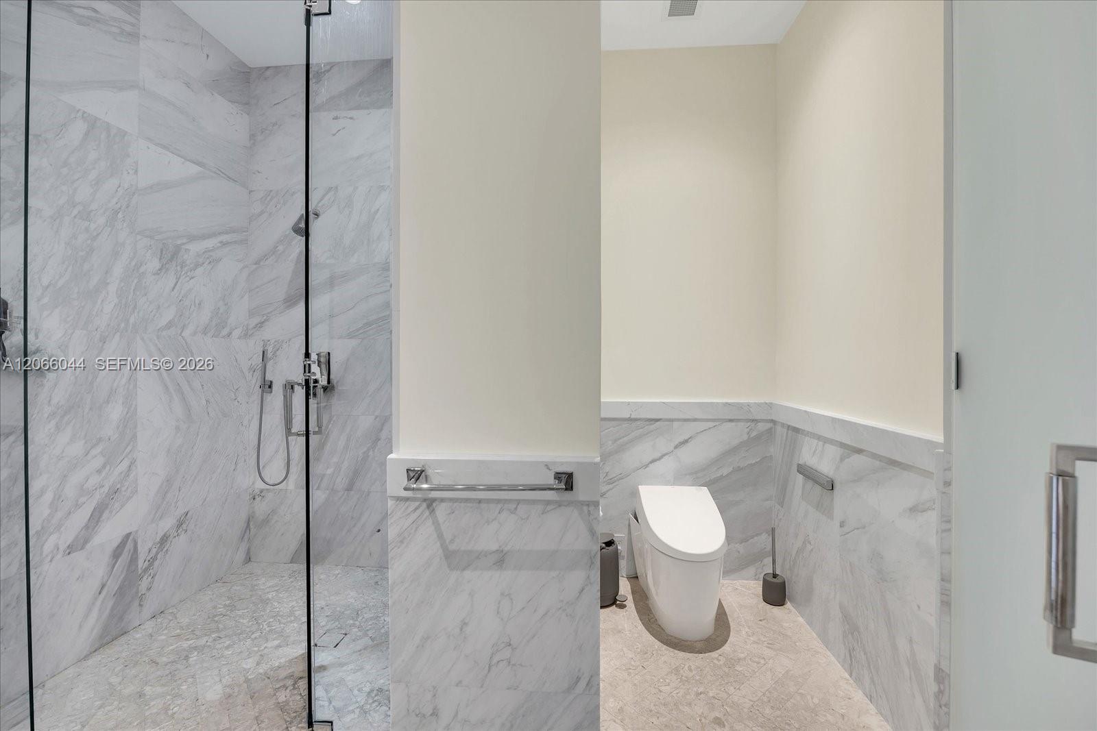 2821 S Bayshore Drive 11b Property Photo 13