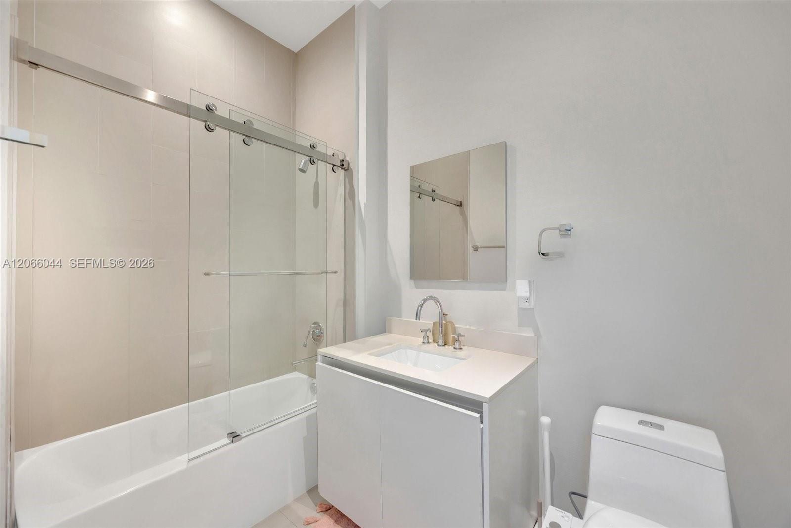 2821 S Bayshore Drive 11b Property Photo 22