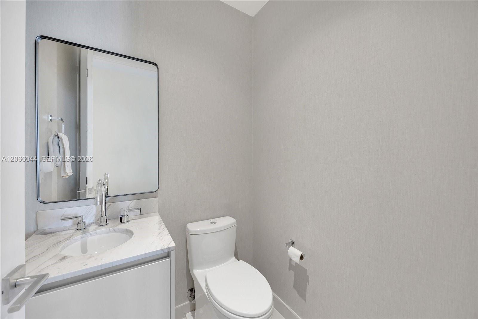 2821 S Bayshore Drive 11b Property Photo 24