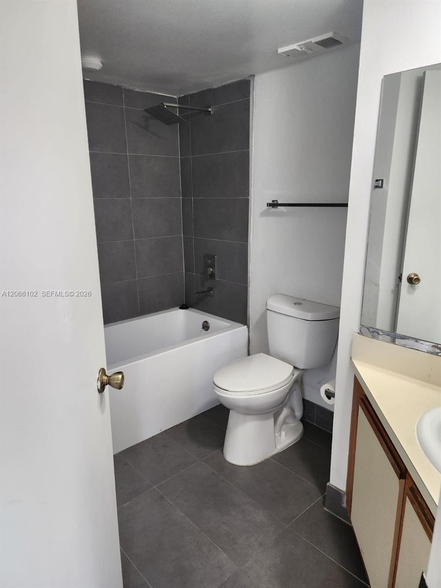 2445 Sw 18th Terrace 711 Property Photo 6