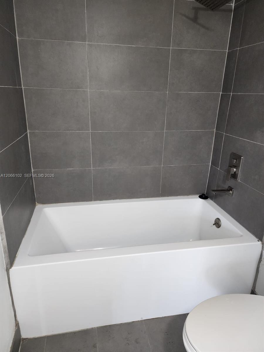 2445 Sw 18th Terrace 711 Property Photo 8