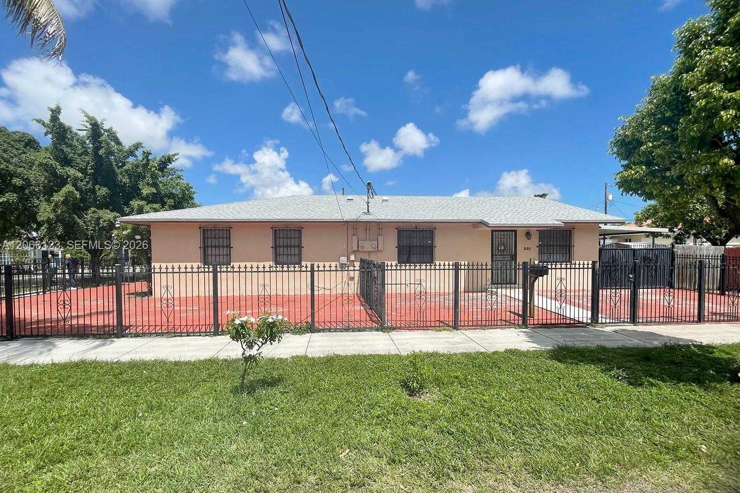 351 Nw 32nd Place Property Photo 1