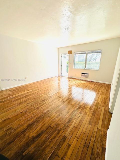 821 W 39th Street 2 Property Photo 8