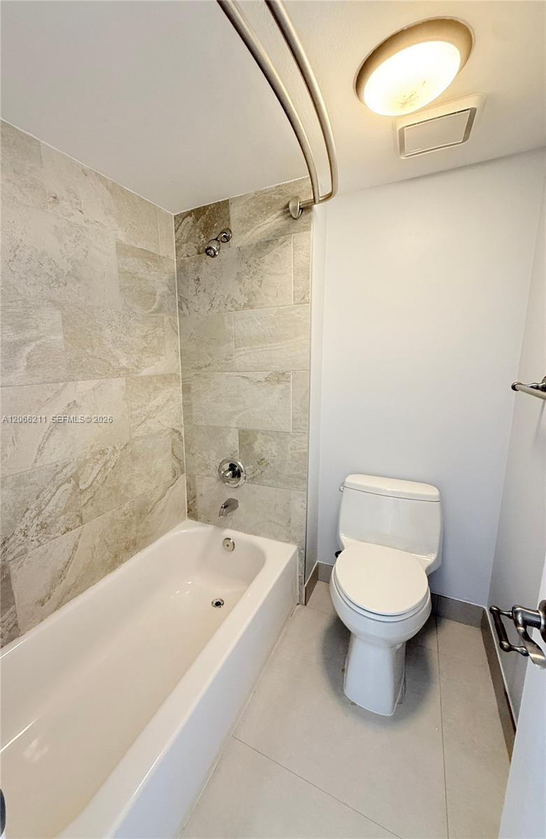 16511 Blatt Boulevard 203 Property Photo 14