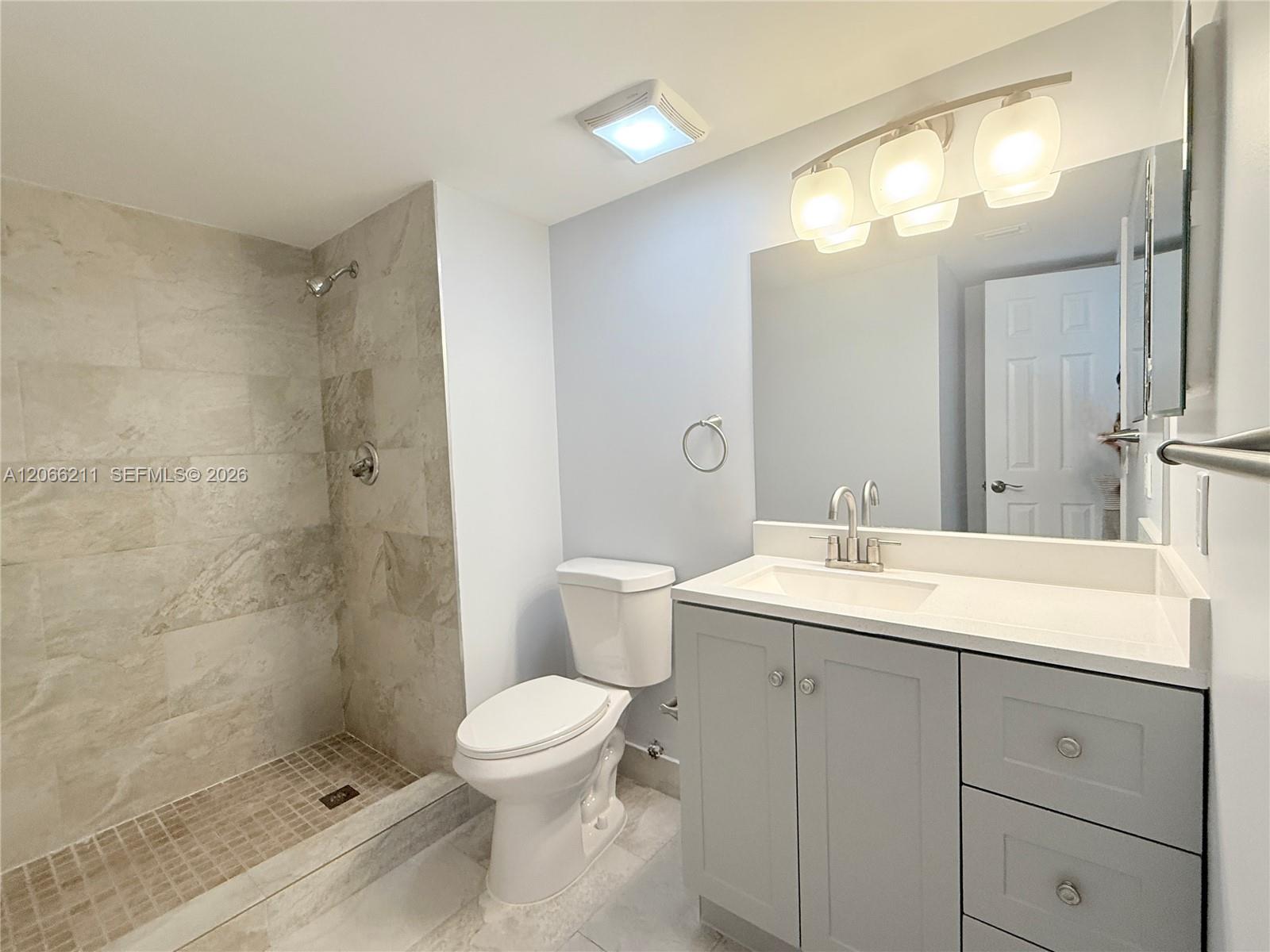 16511 Blatt Boulevard 203 Property Photo 17