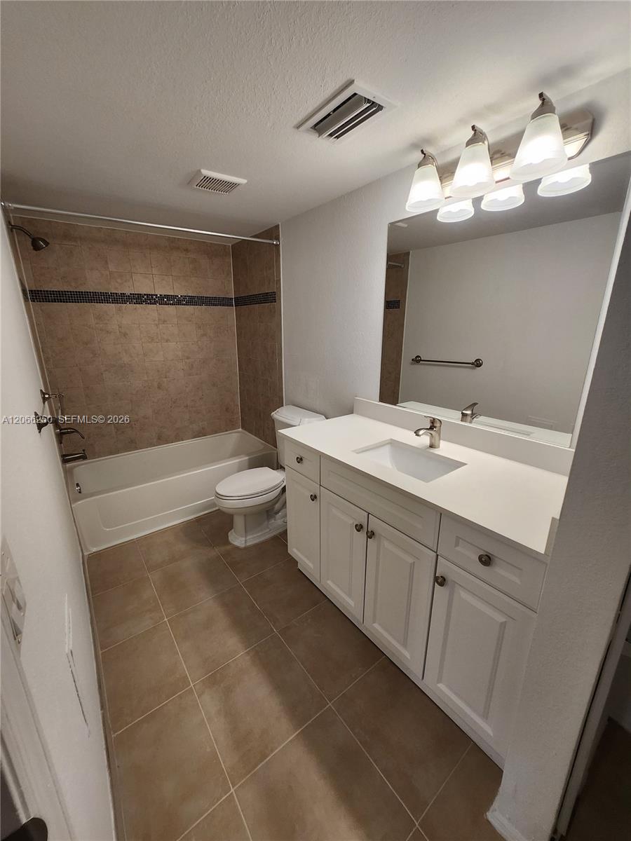 2826 S University Drive 3203 Property Photo 17