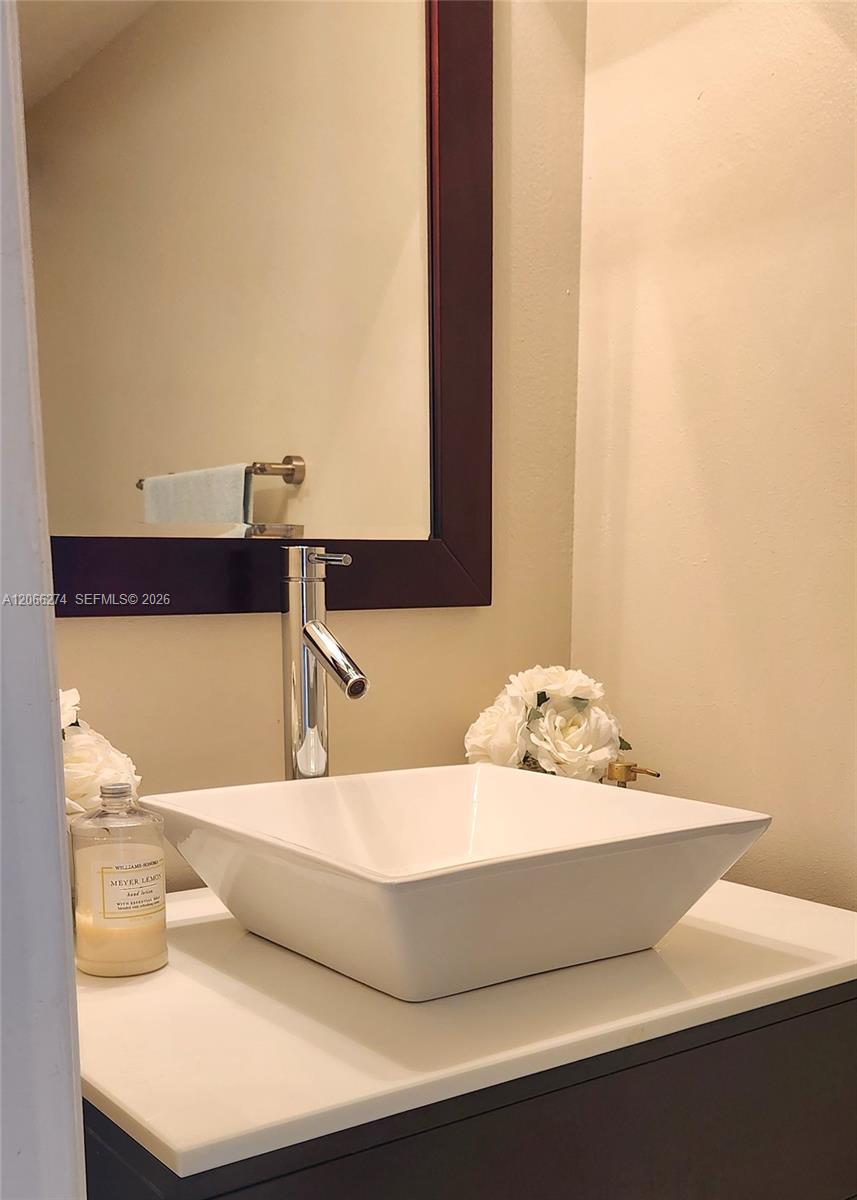 1000 Parkview Drive 1026 Property Photo 22