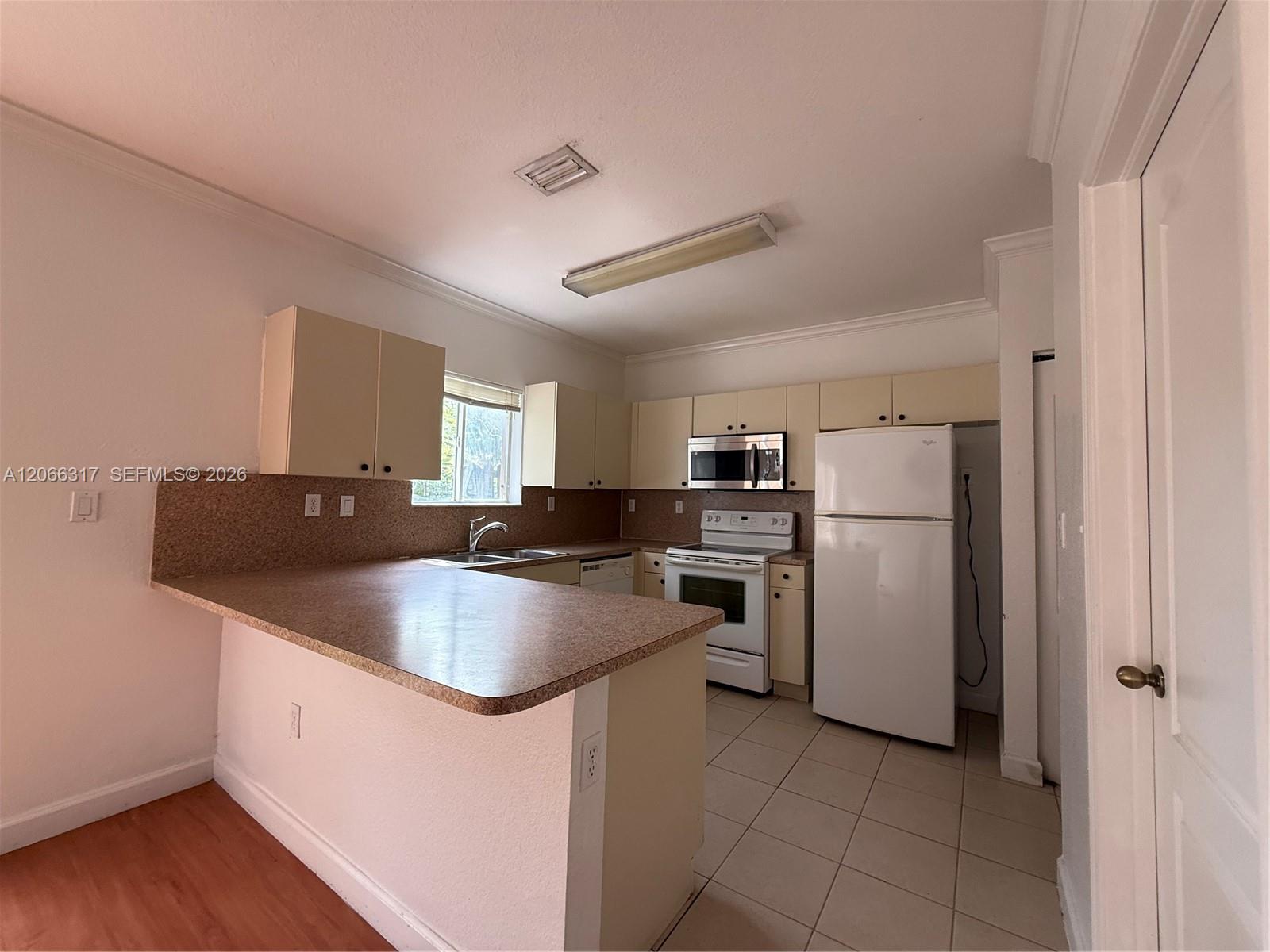 8564 Sw 214th Way Property Photo 6