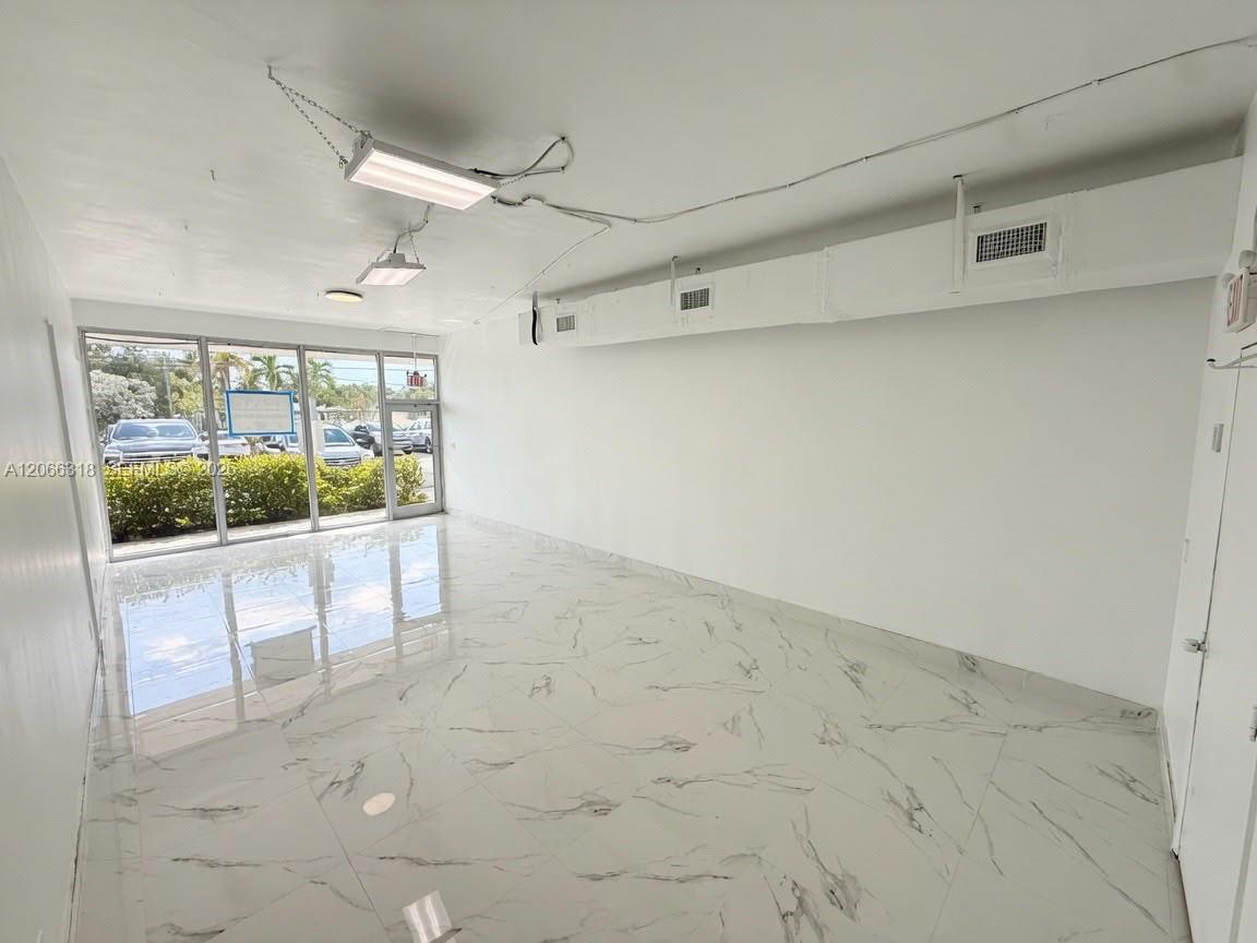 100 Sw 15th Street 112 Property Photo 2