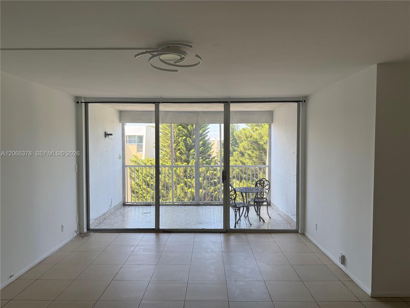 952 Ne 199th Street 4k Property Photo 3