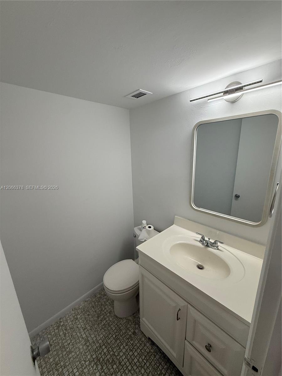 952 Ne 199th Street 4k Property Photo 8