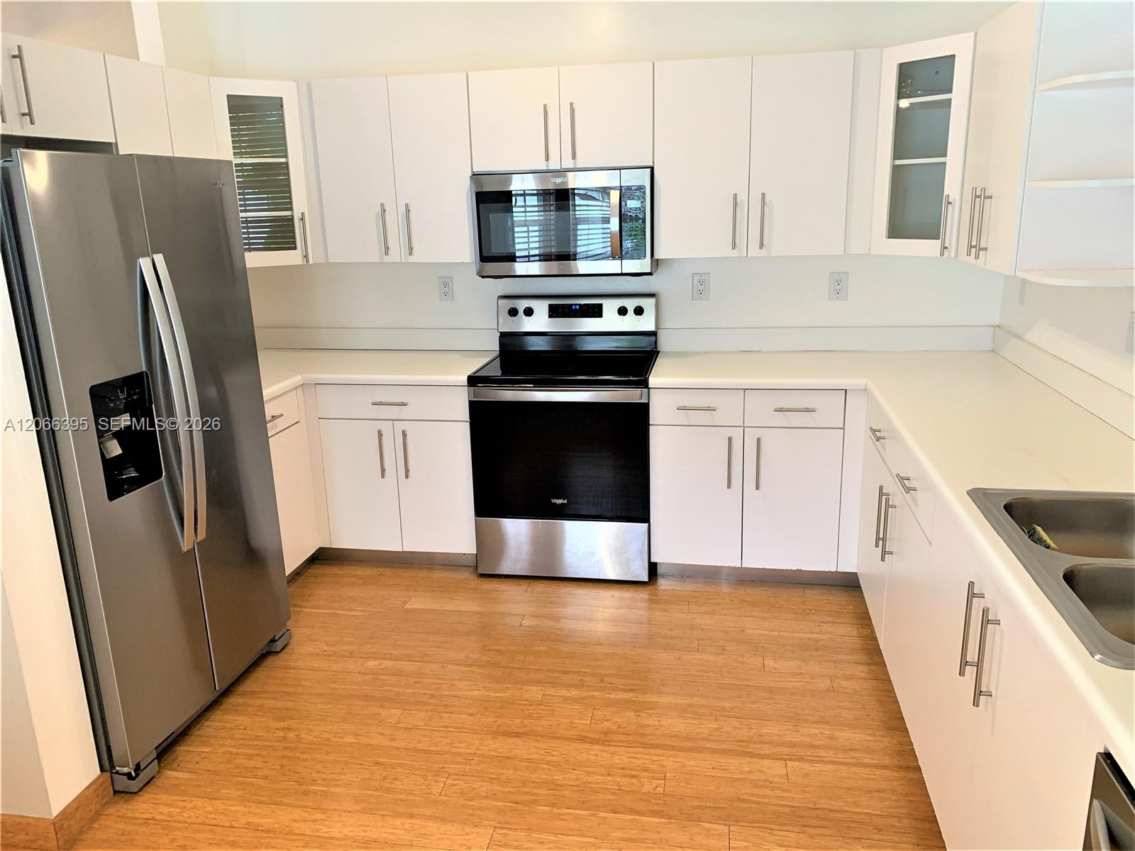 1130 Buttonwood Lane - Property Photo 3