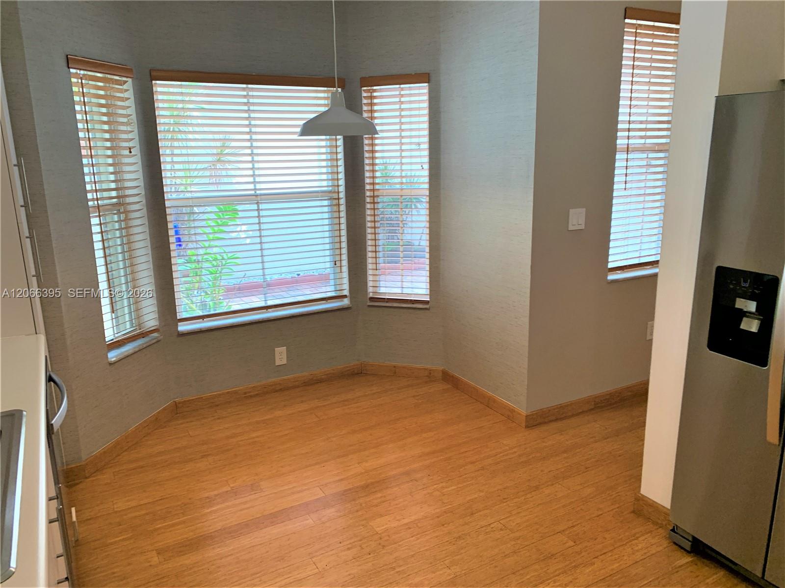 1130 Buttonwood Lane - Property Photo 4