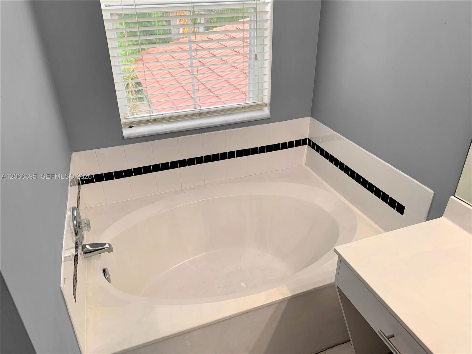 1130 Buttonwood Lane - Property Photo 6