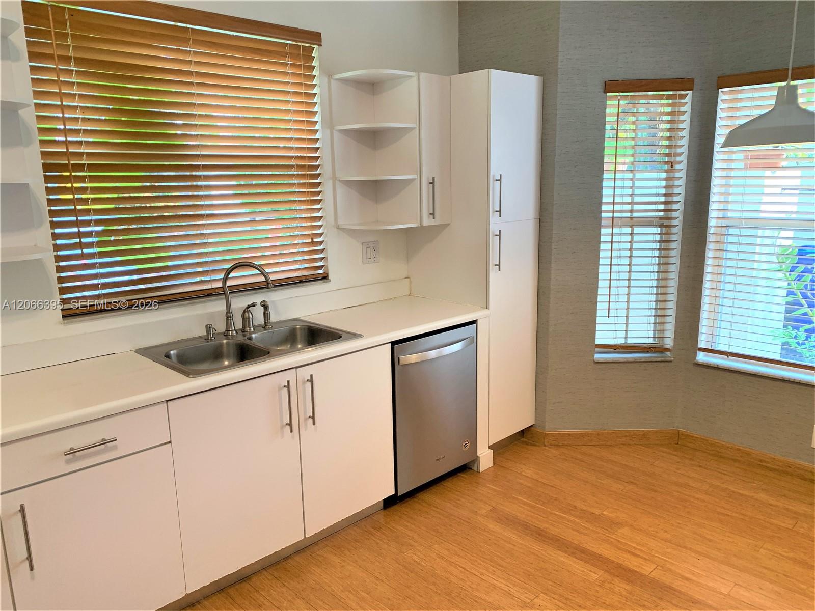 1130 Buttonwood Lane - Property Photo 13
