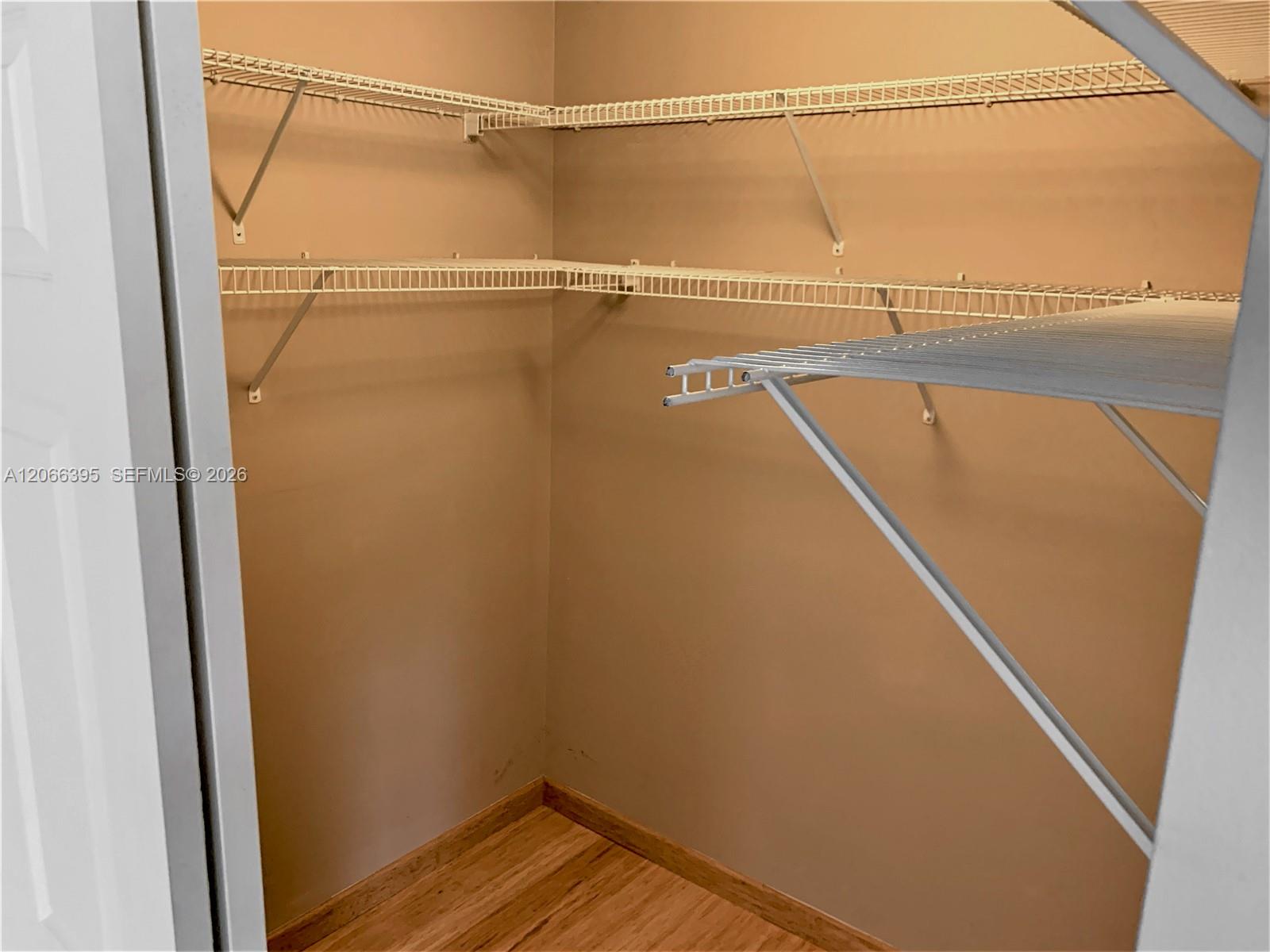 1130 Buttonwood Lane - Property Photo 24