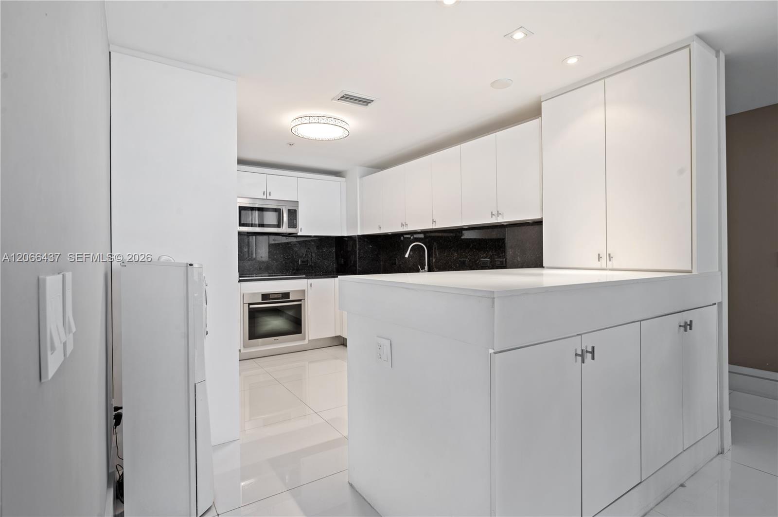 6899 Collins Avenue 702 Property Photo 15