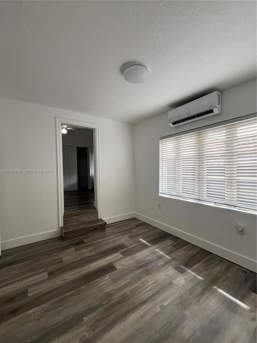 160 W 60th Street 0 Property Photo 6