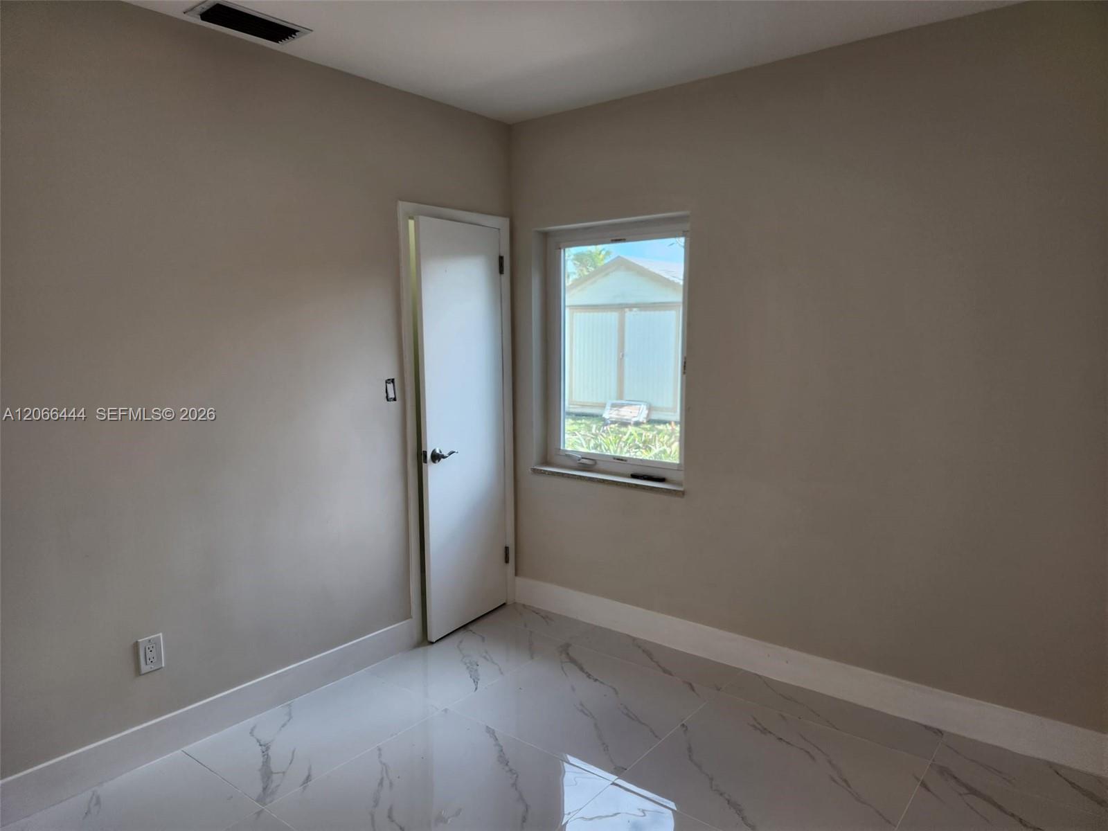 A12066444 Property Photo 15