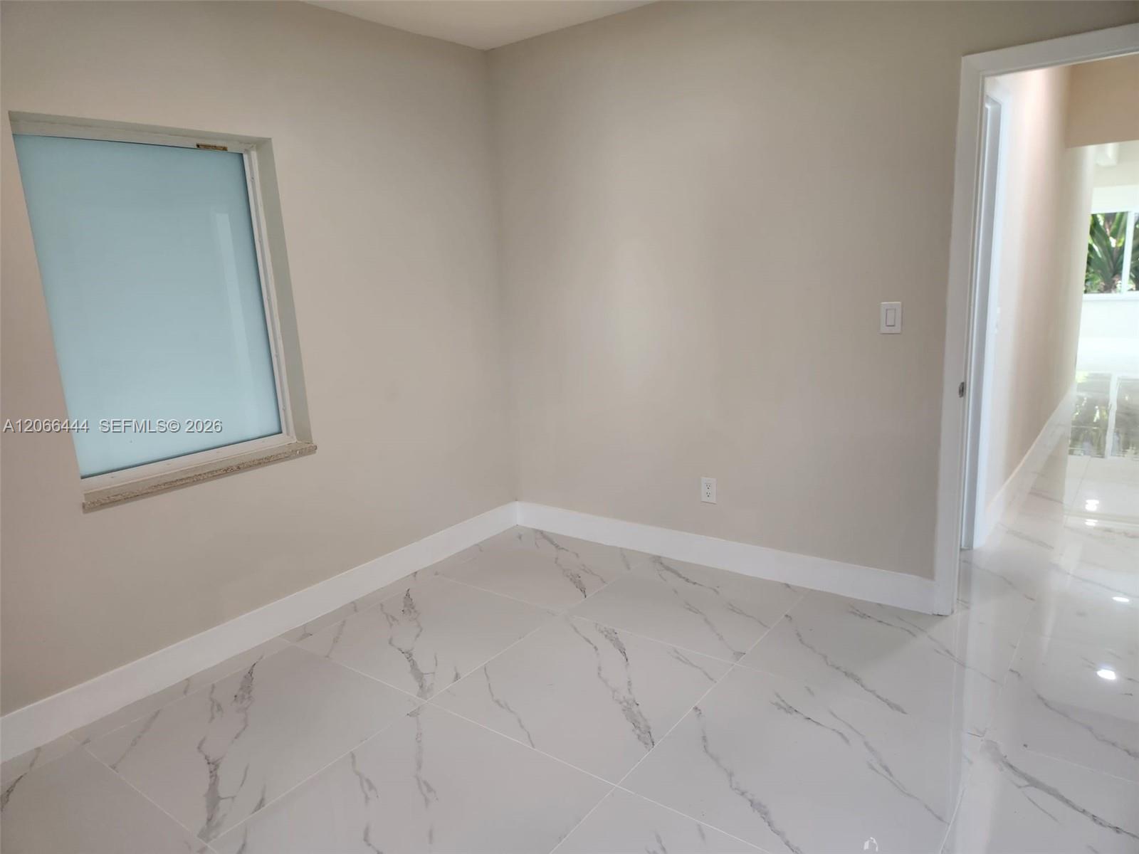 A12066444 Property Photo 17