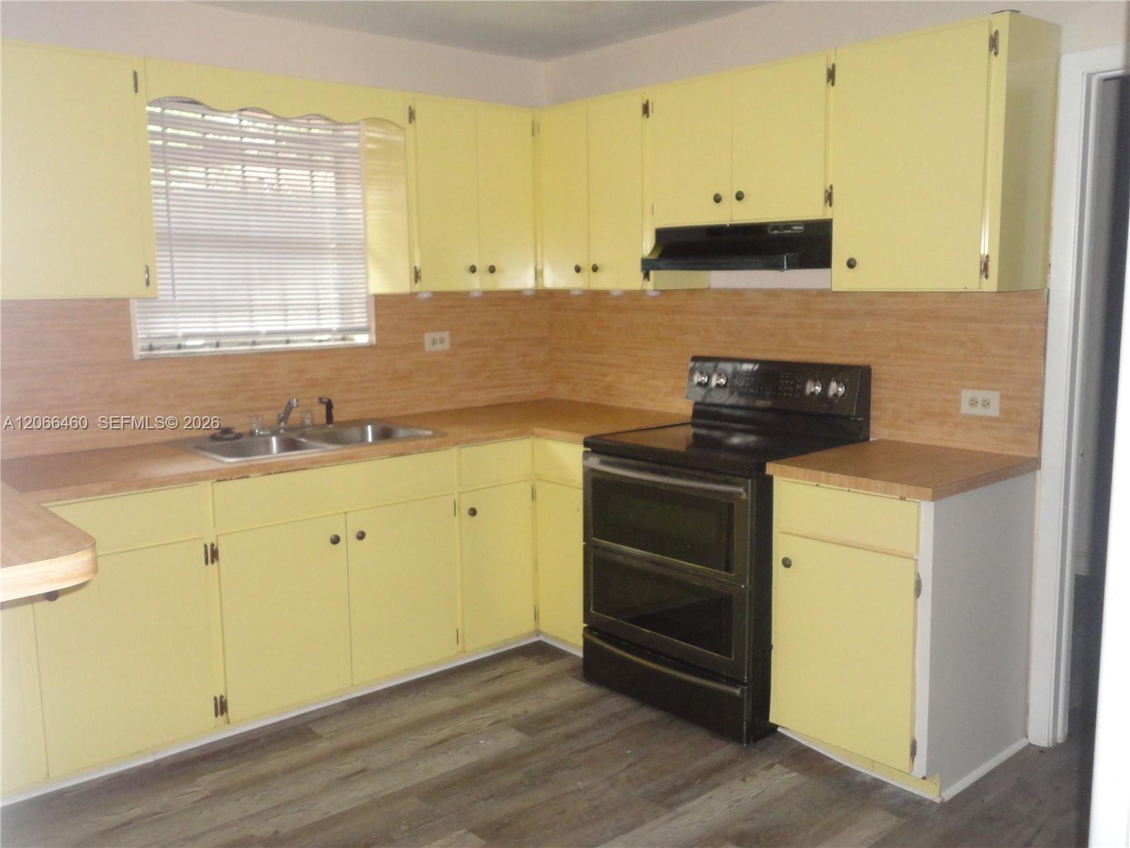 A12066460 Property Photo 10