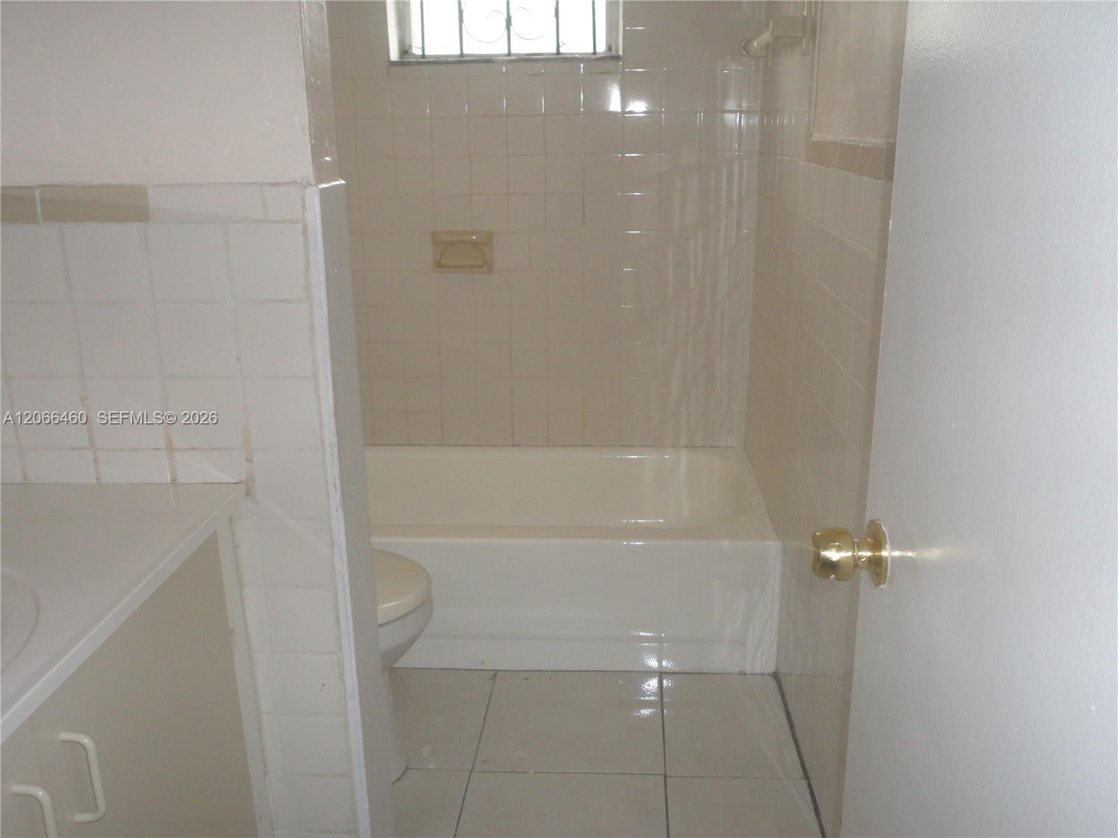 A12066460 Property Photo 11