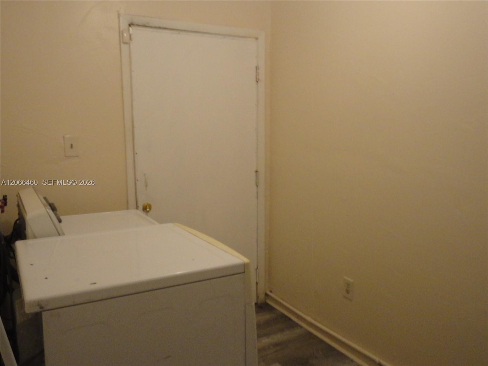 A12066460 Property Photo 11