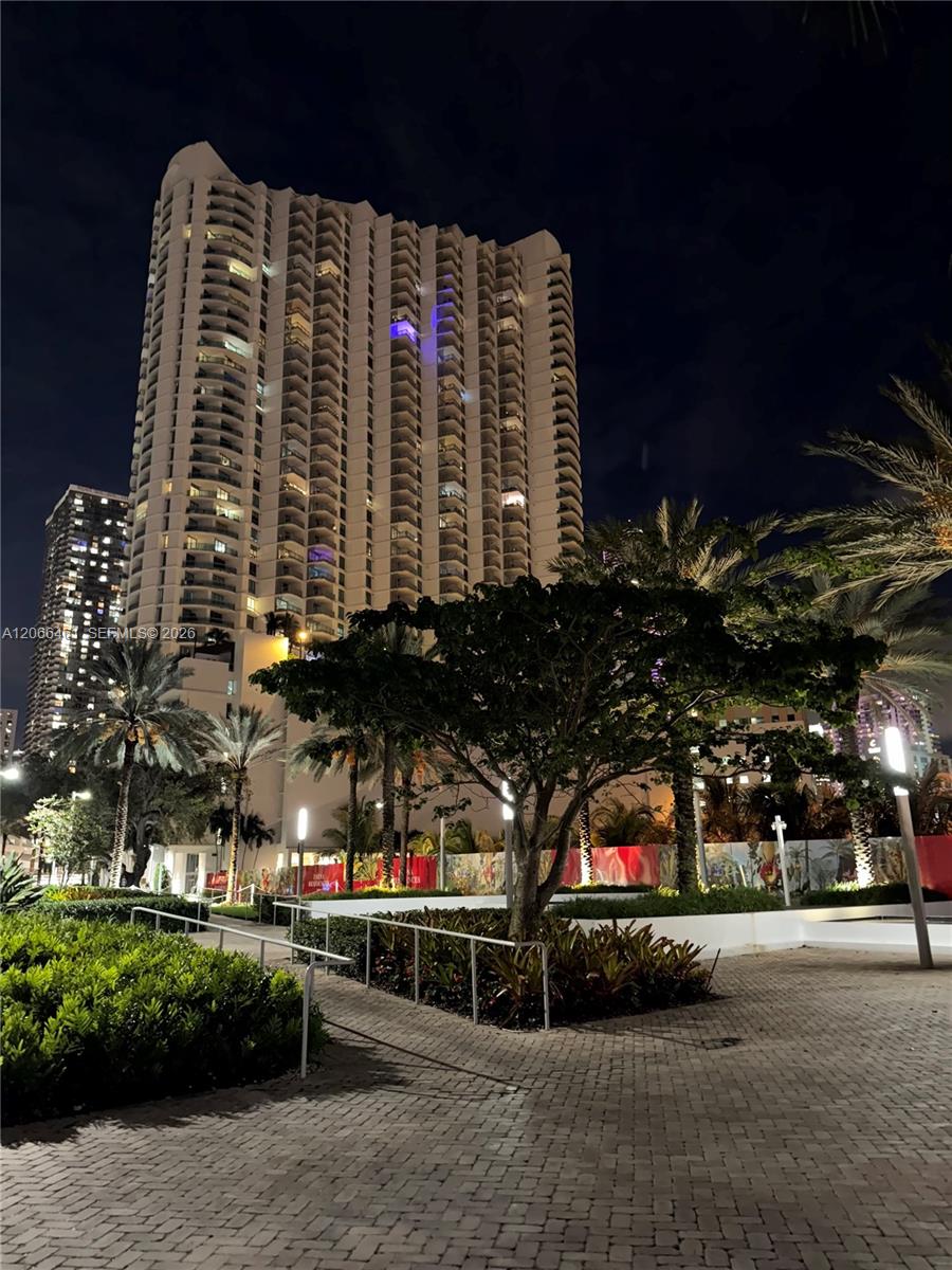 350 S Miami Avenue 304 Property Photo 15