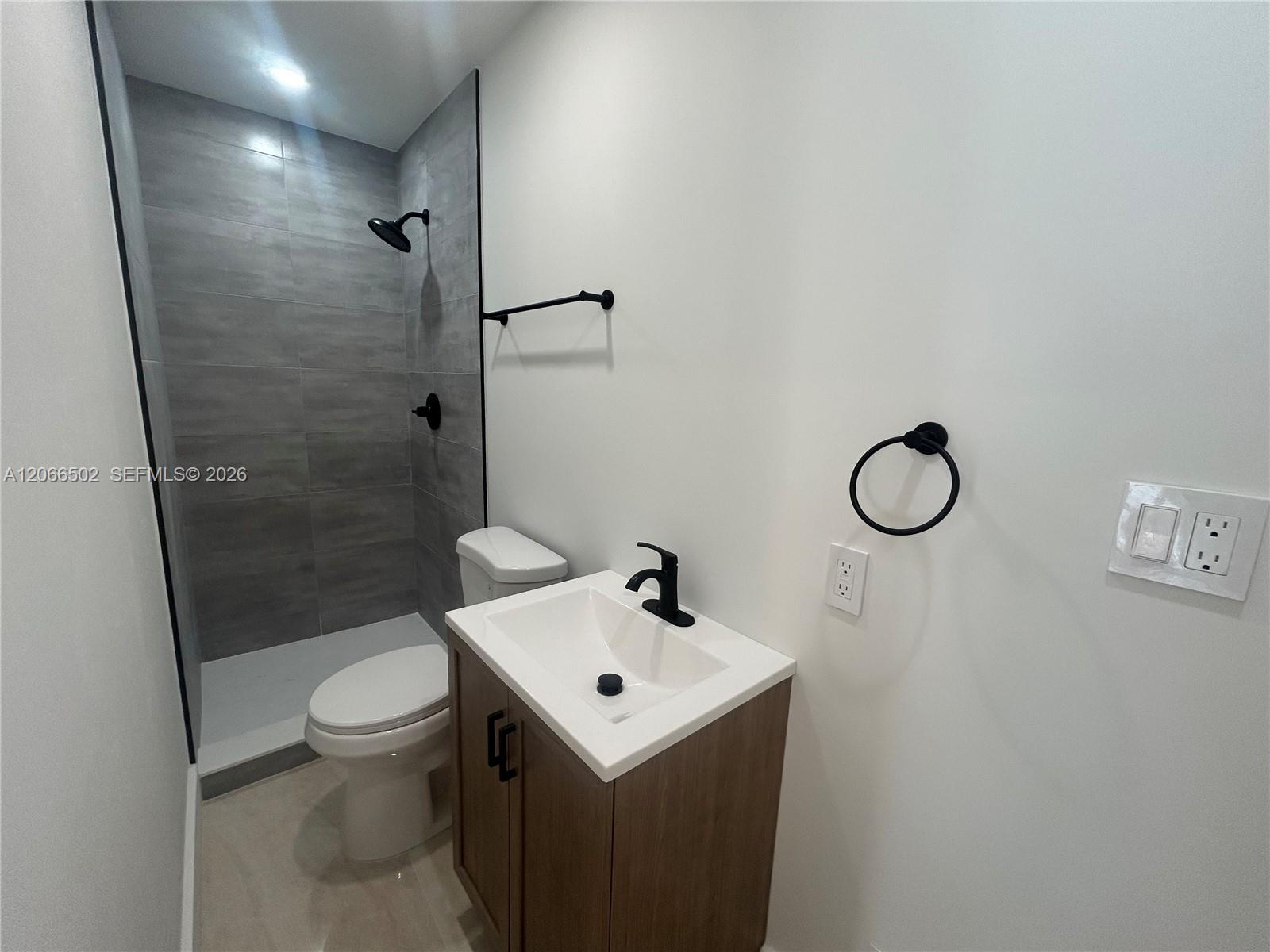 A12066502 Property Photo 2