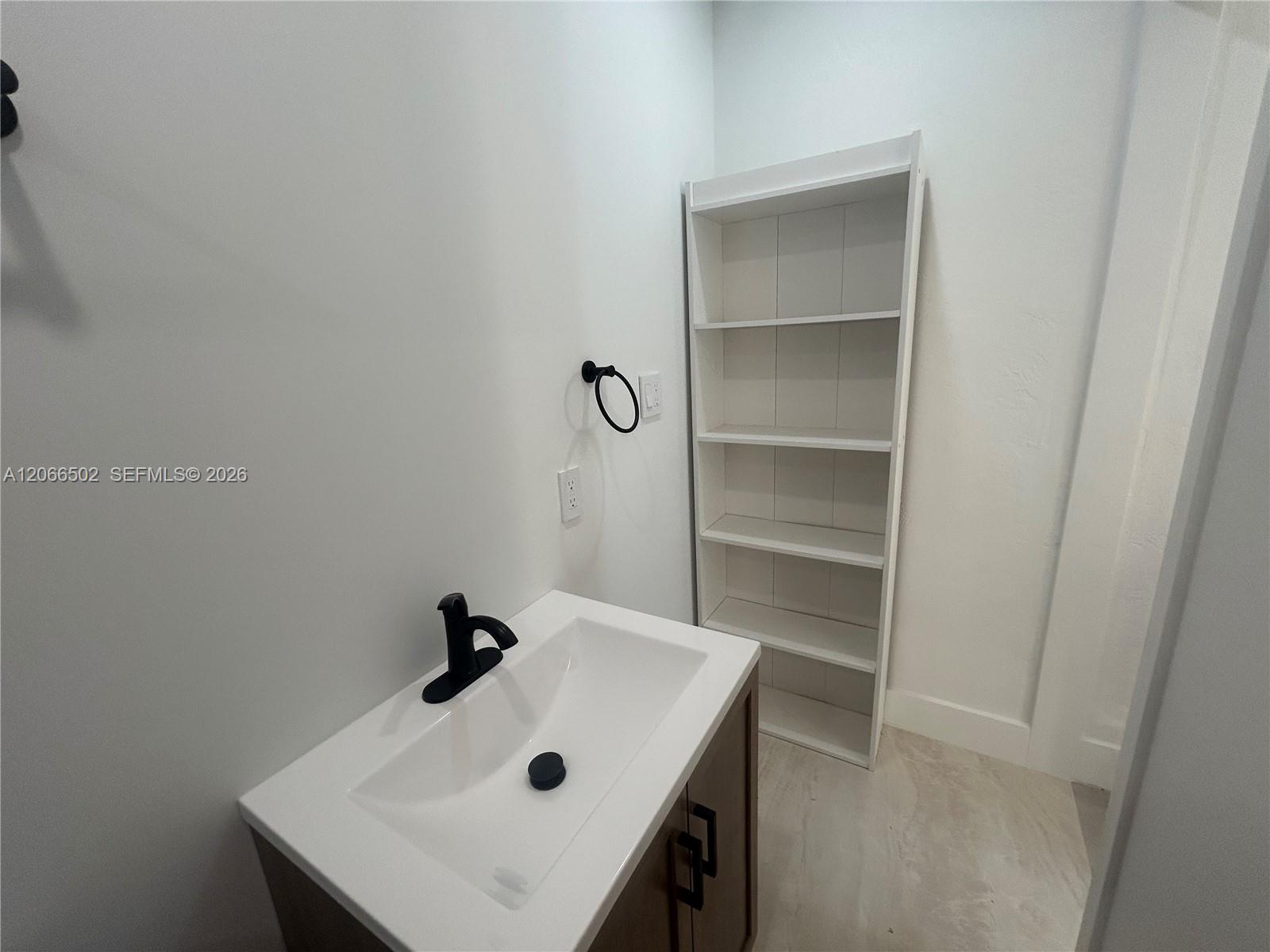 A12066502 Property Photo 3