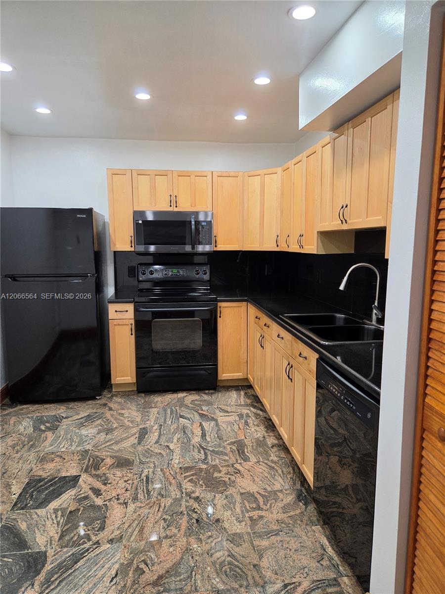 A12066564 Property Photo 3