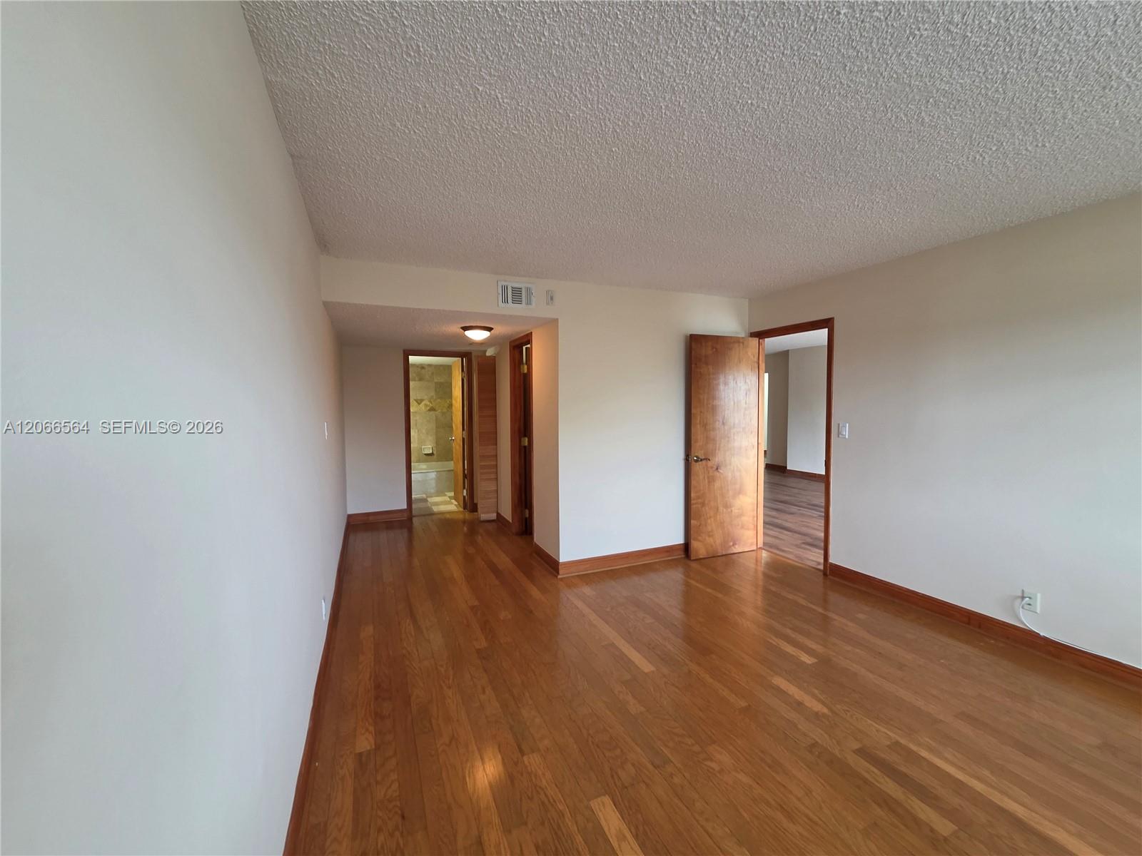 A12066564 Property Photo 11