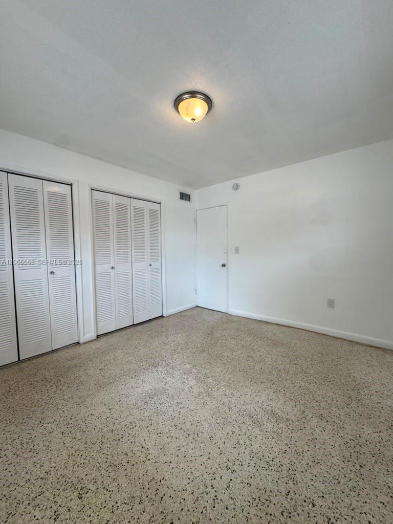 735 W 15th Street 4 Property Photo 3