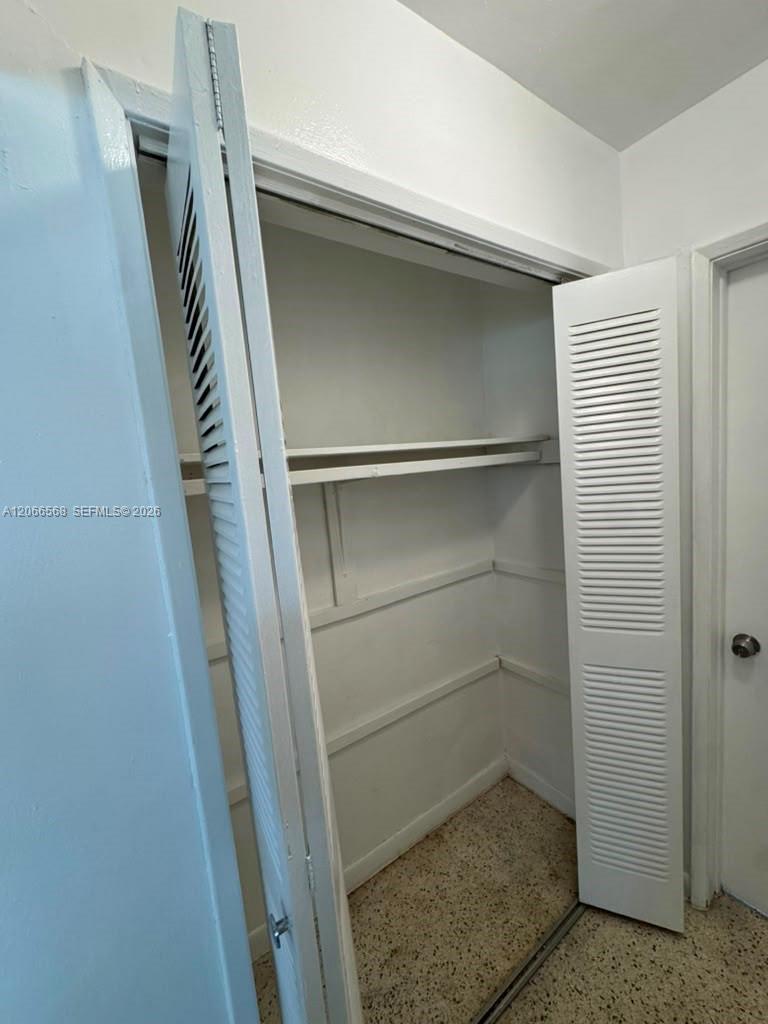 735 W 15th Street 4 Property Photo 5