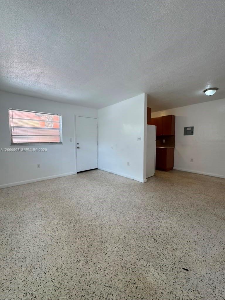 735 W 15th Street 4 Property Photo 9