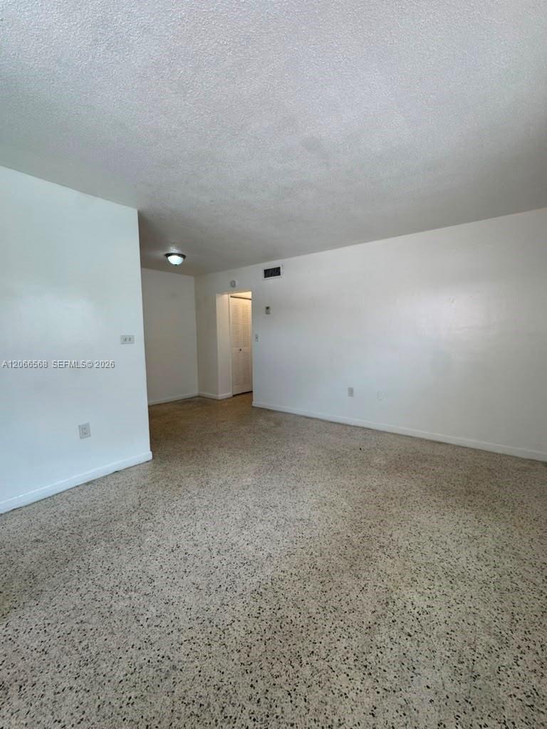 735 W 15th Street 4 Property Photo 10