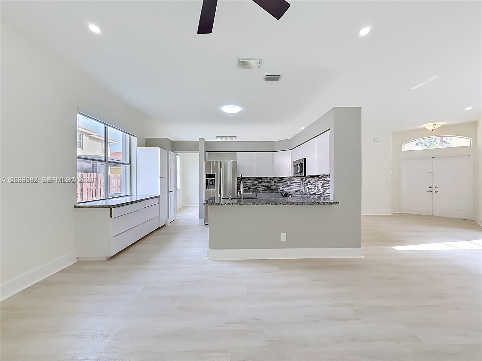 A12066582 Property Photo 11
