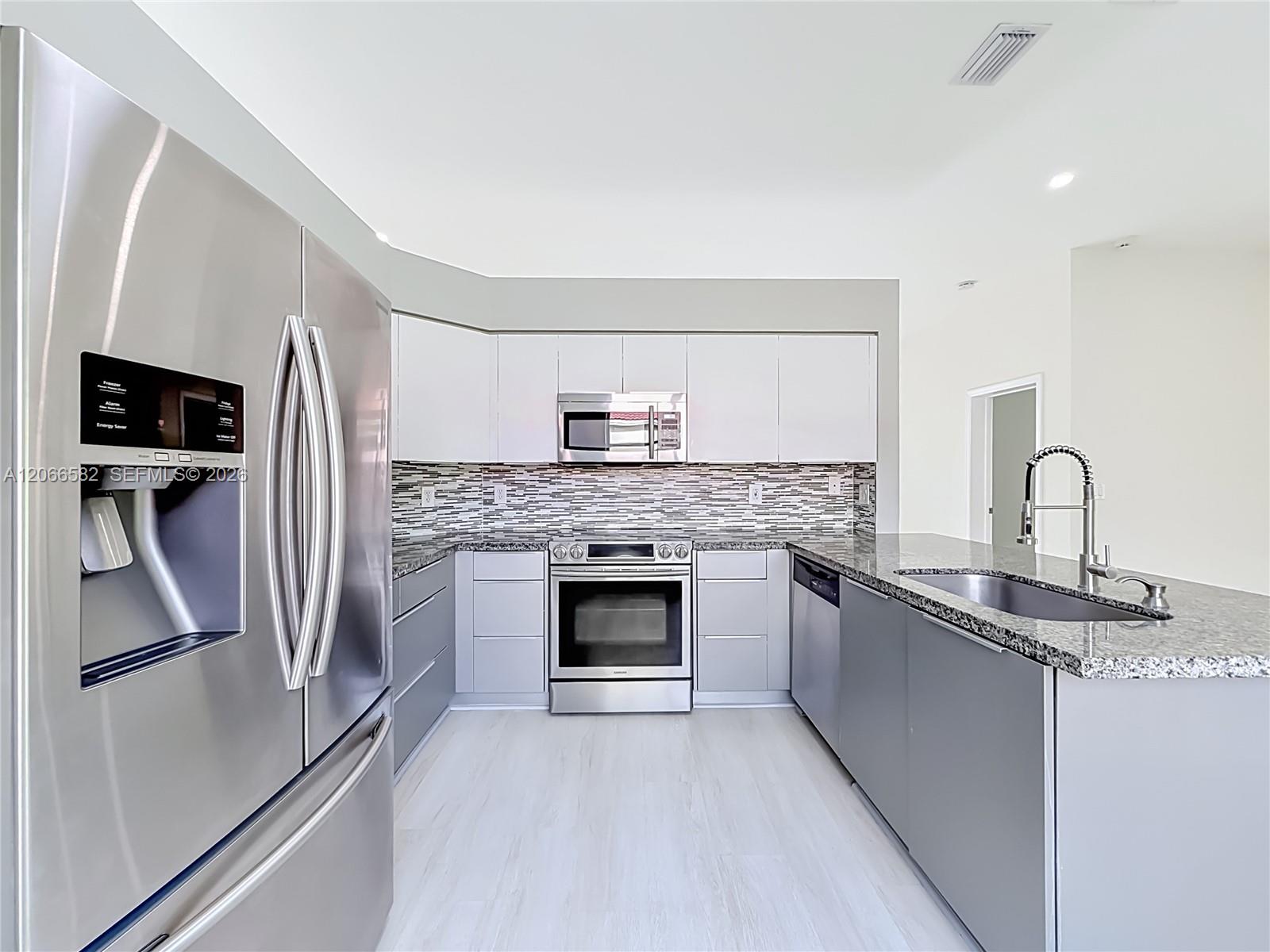 A12066582 Property Photo 13