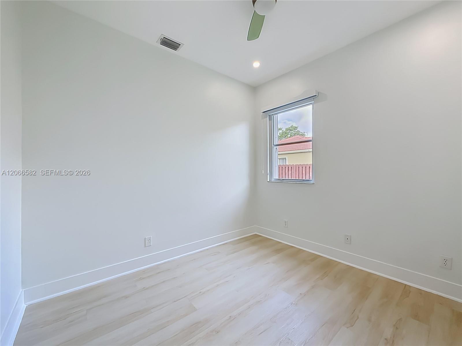 A12066582 Property Photo 29