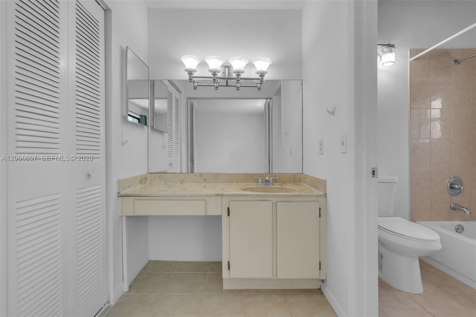 860 Nw 106th Avenue 3b3-5 Property Photo 15