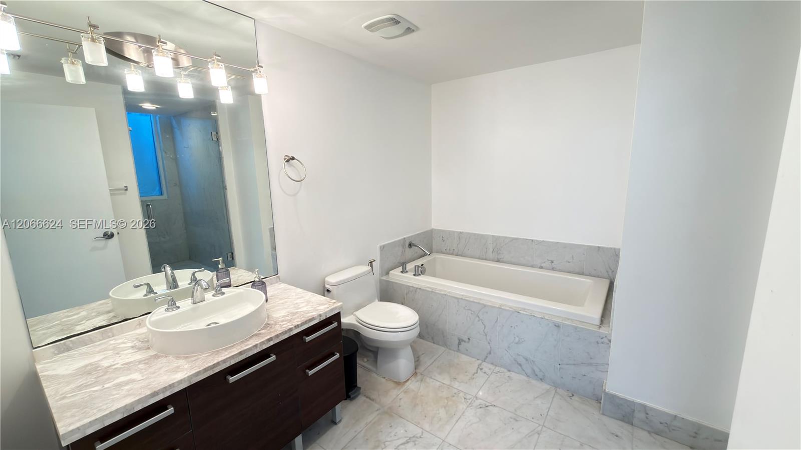 244 Biscayne Boulevard 808 Property Photo 7
