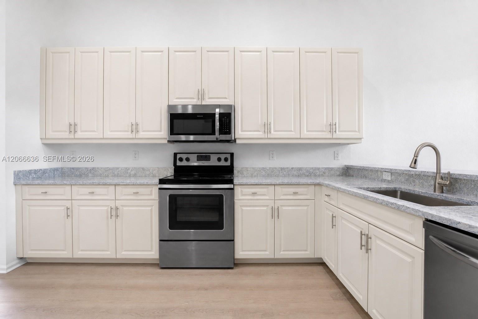 7747 Via Grande Property Photo 7