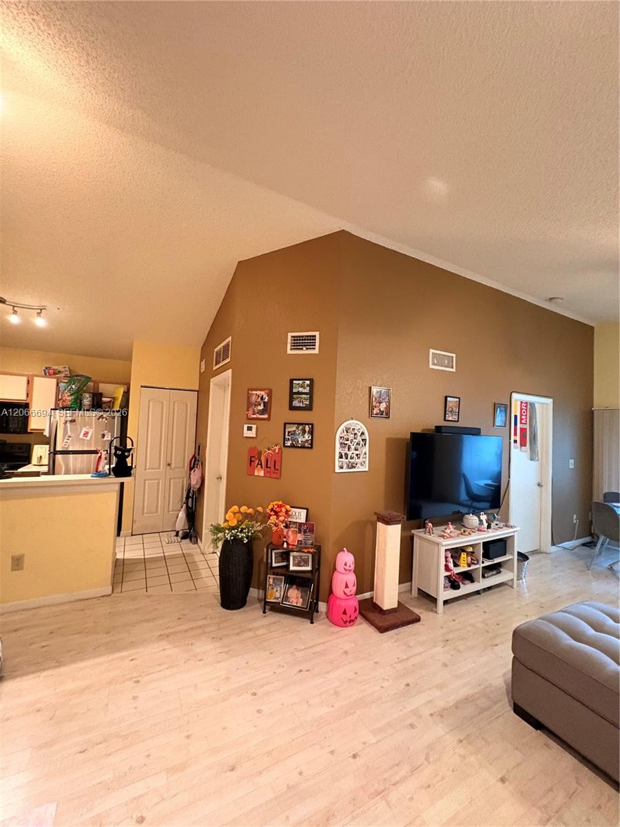 2880 N Oakland Forest Drive 313 Property Photo 6