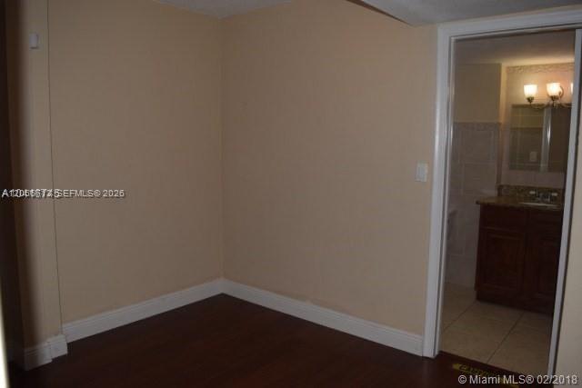 9143 Sw 77th Avenue B304 Property Photo 7