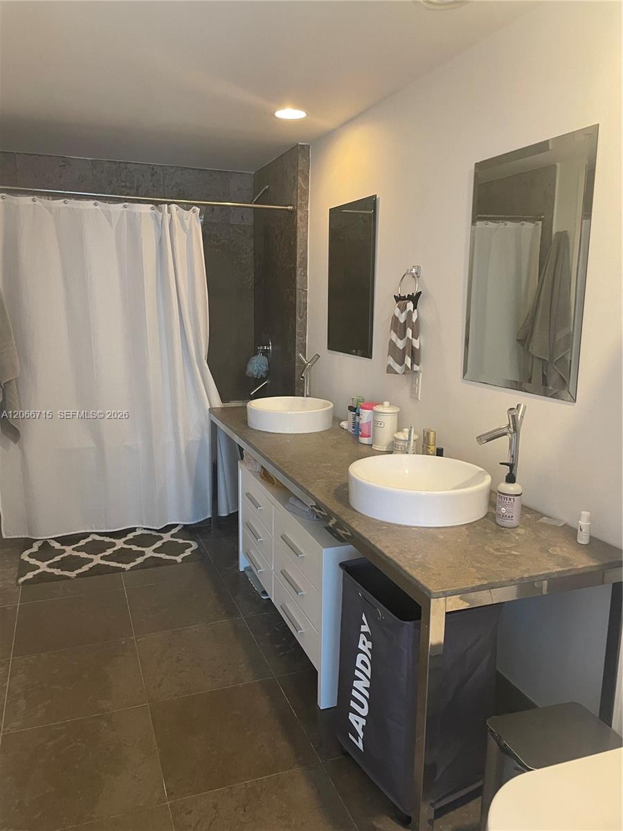 475 Brickell Avenue 2511 Property Photo 3