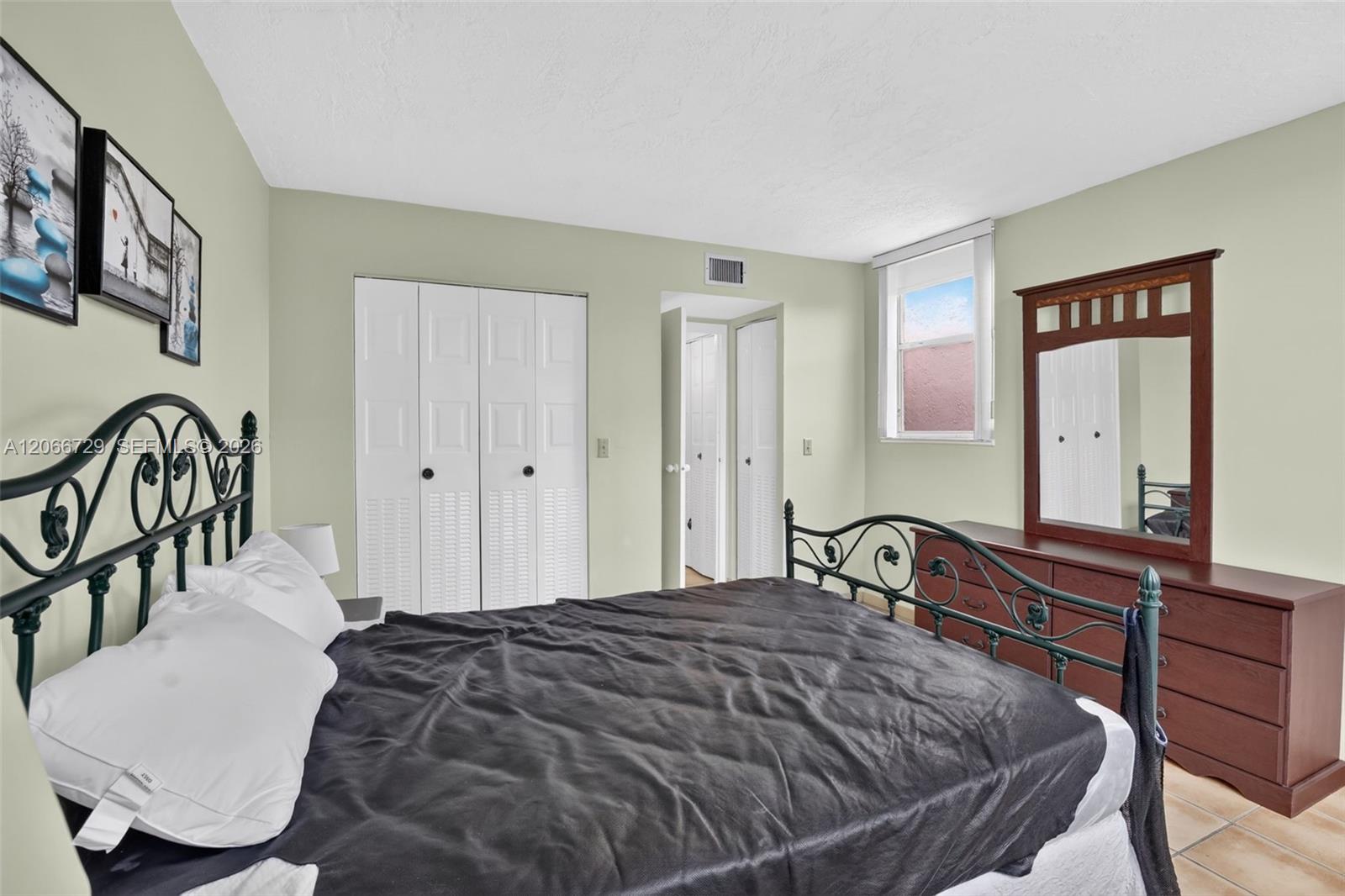 2811 Somerset Drive 405 Property Photo 5